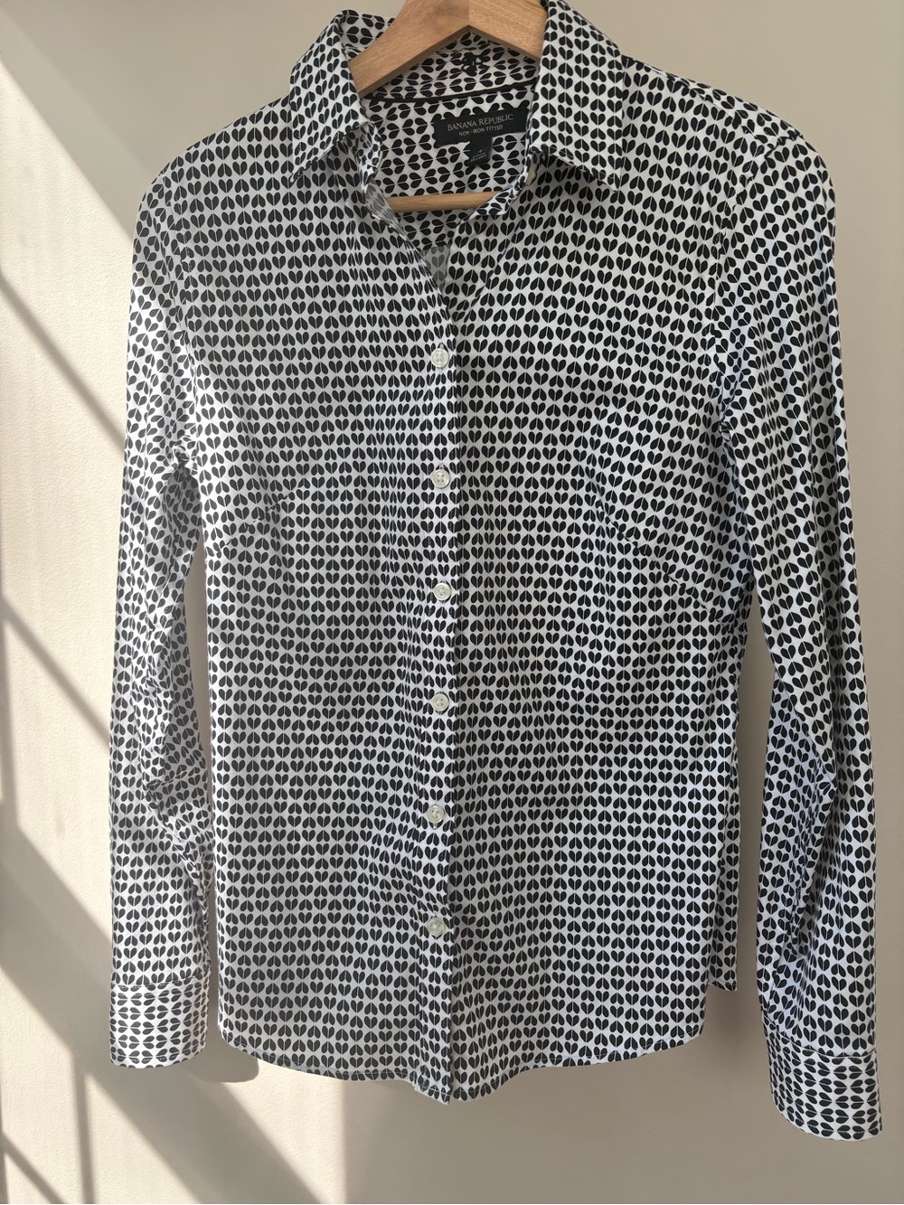 NWOT BANANA REPUBLIC Fitted Button-Up Work Shirt Size 4